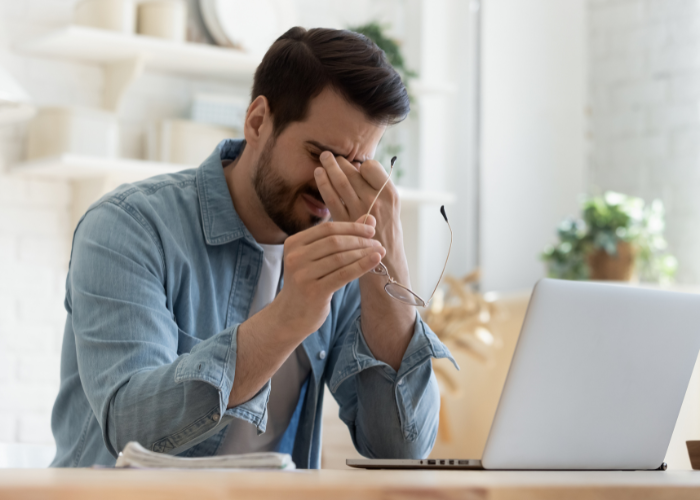 AFCLodi_Occhi stanchi e arrossati: cosa fare quando lo schermo mette sotto stress la vista